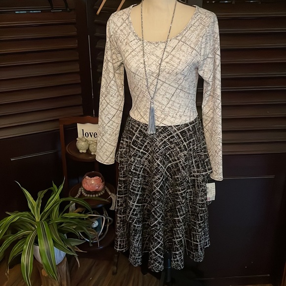 LuLaRoe Dresses & Skirts - LULAROE GEORGIA Black and white long sleeve dress with tiered skirt NWT